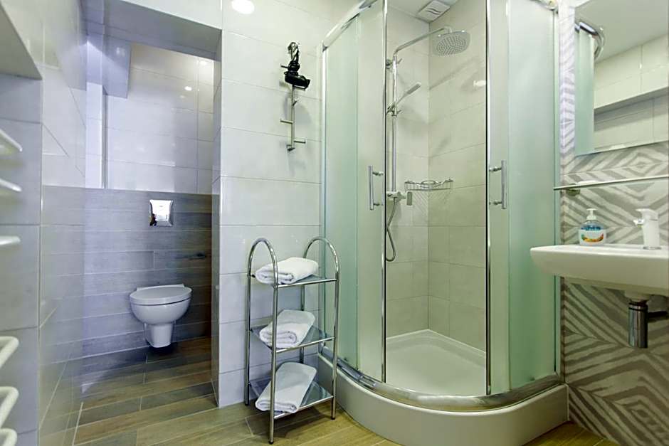 Villa Anna - Noclegi Rooms - FREE parking, taras, 1500m do Starówki