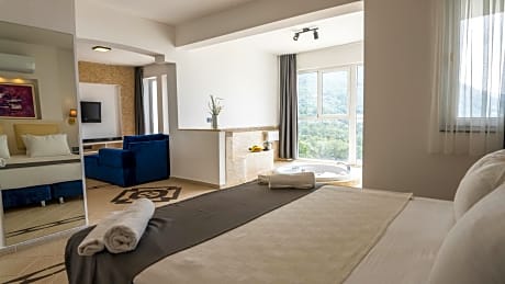 King Room with Spa Bath