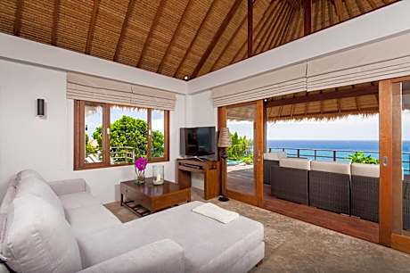 C16B - One Bedroom Private Pool Villa with Seaview