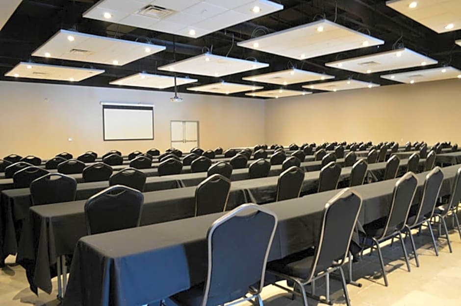 Holiday Inn Express & Suites Tulsa NE, Claremore, an IHG Hotel