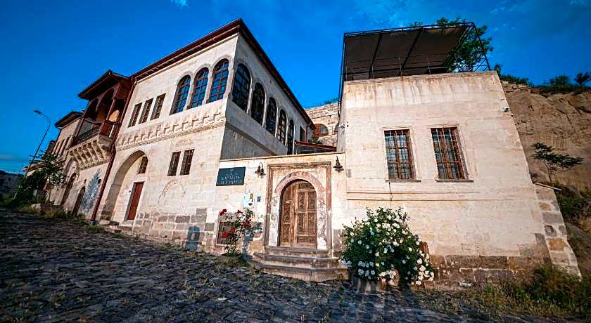 KAPALOS CAVE SUİTES