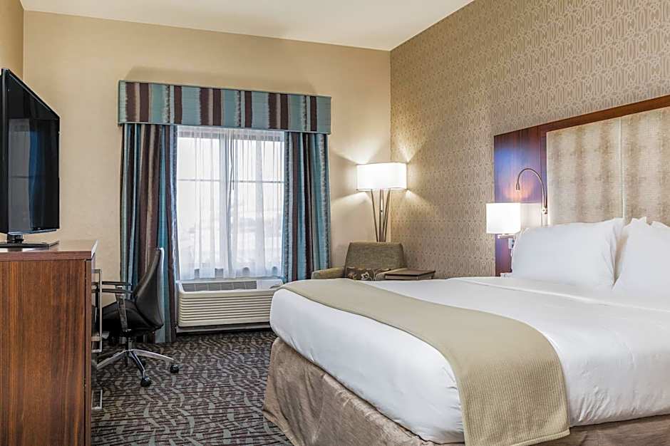 Photo 1 of 2 of 1 King Bed, Hearing/Mobility Accessible