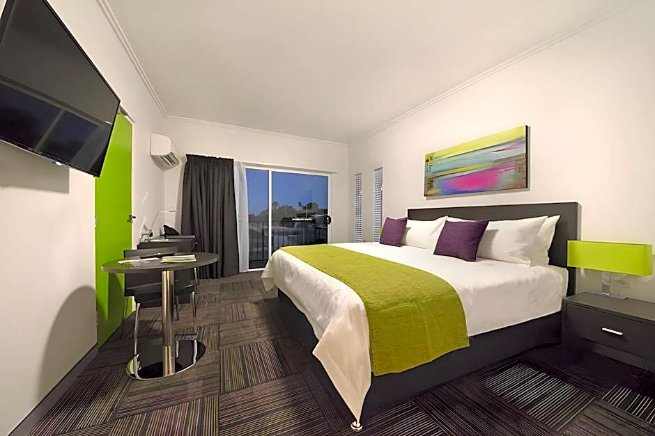 Mackay Oceanside Central Hotel