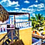 Beachfront Casa Maya Lodge