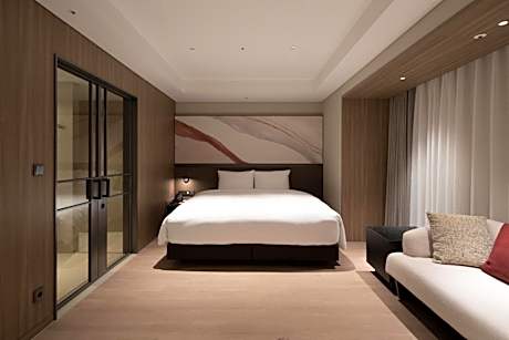 Premier Corner King Room