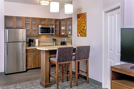 One-Bedroom Queen Suite