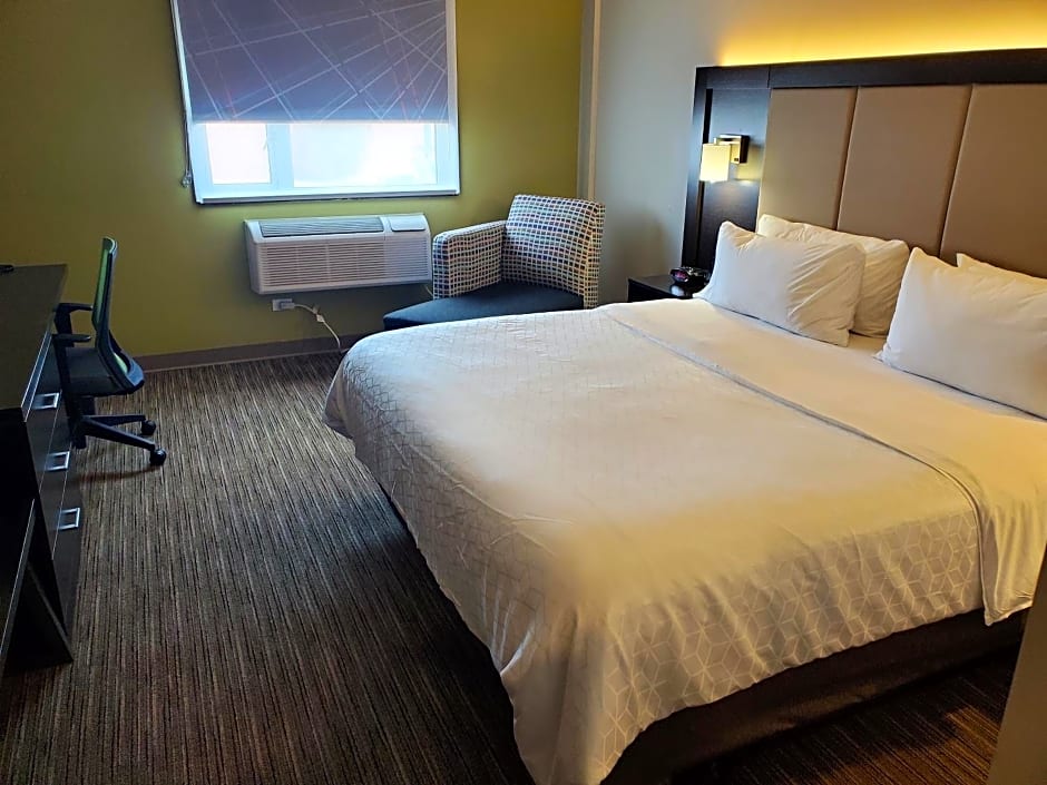 Holiday Inn Express Maspeth Hotel