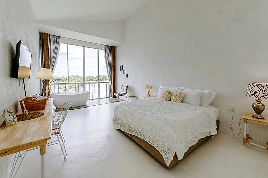 White Wall Riverfront Hotel