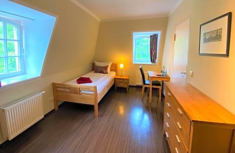 Single Room with Air-Conditioning