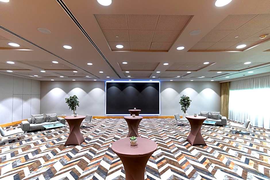 Sana Malhoa Park Hotel