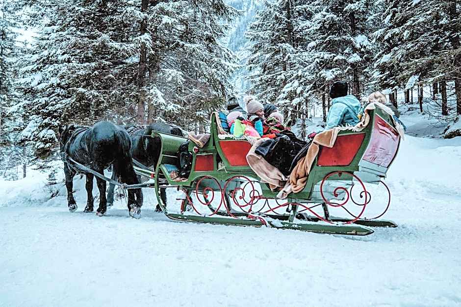 Österreichischer Hof-im Bademantel direkt in die Alpentherme