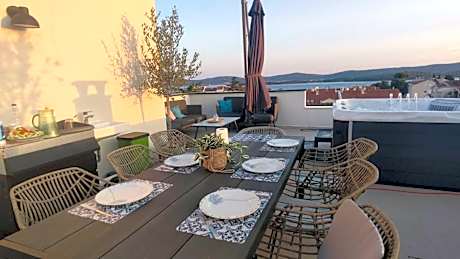 Penthouse Aurelia, rooftop terrace & jacuzzi