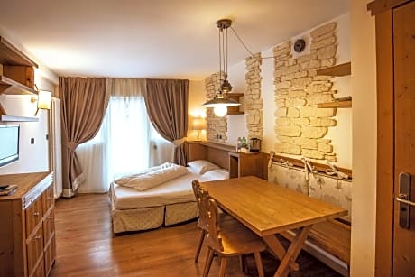 One-Bedroom Apartment with Mountain View (4 Adults)