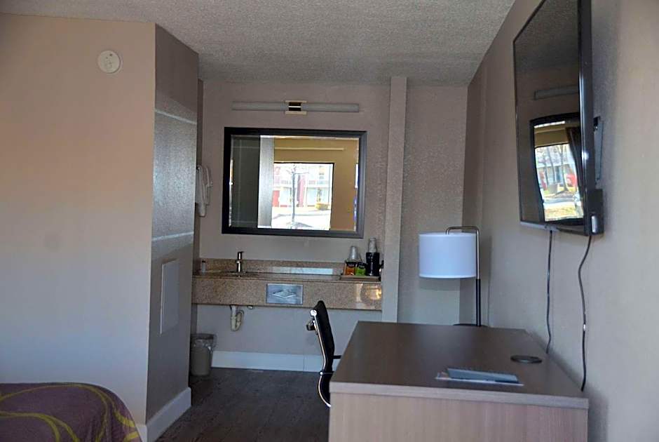 Super 8 by Wyndham Fredericksburg