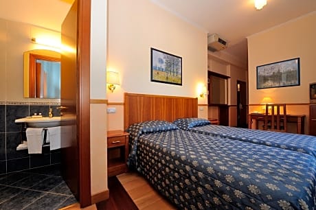 Classic Double or Twin Room with Balcony