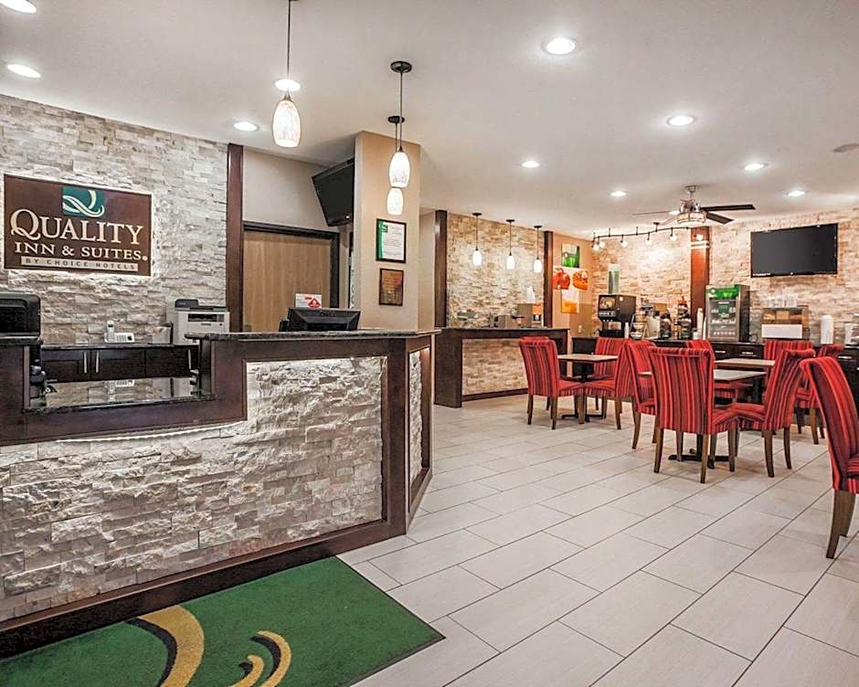 Quality Inn & Suites Des Moines Airport