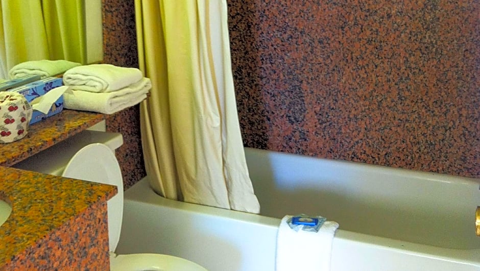 Oaktree Inn & Suites Oklahoma