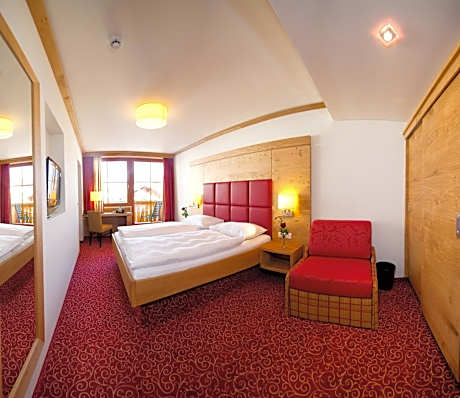 Family Room (2 Adults + 2 Children)