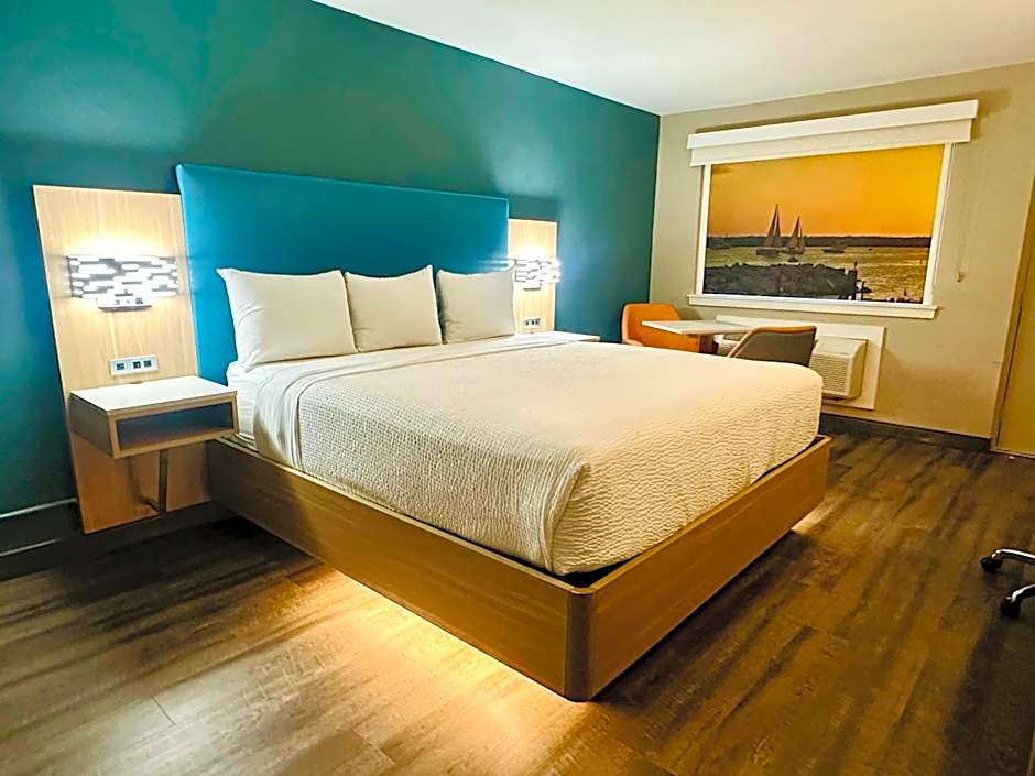 La Quinta Inn by Wyndham Costa Mesa / Newport Beach