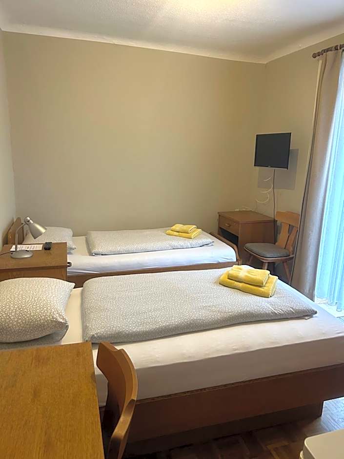 Gasthof mit Seeterasse & Appartements Zur Landeroith