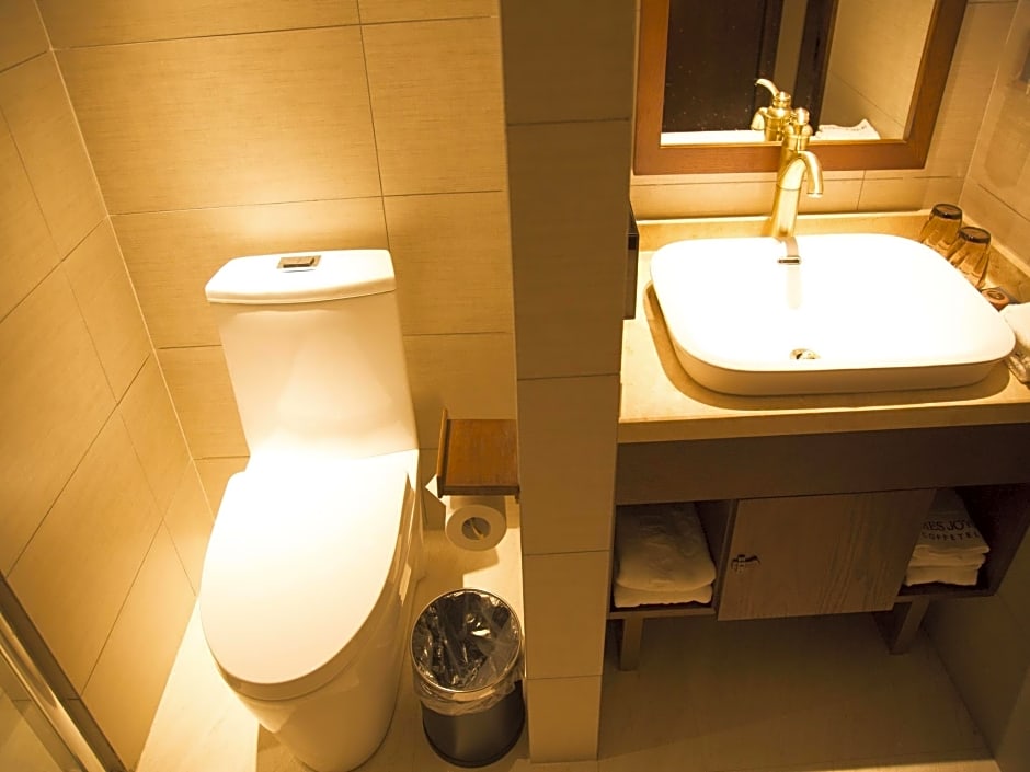 James Joyce Coffetel Xi'an Municipal Government North Bus Station Wenjing Road Metro Station