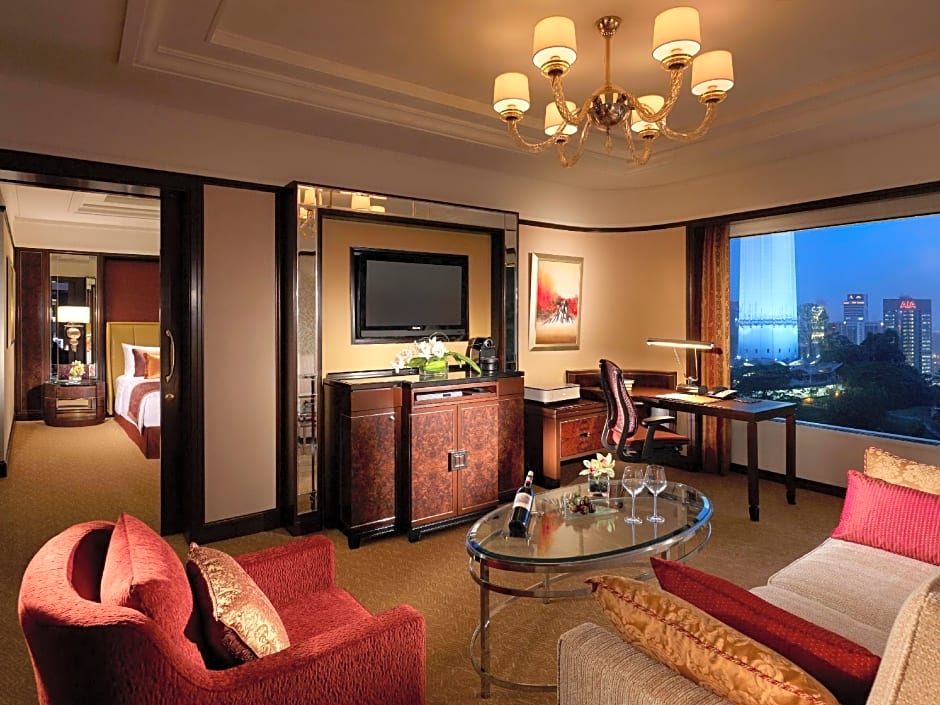 Photo 1 of 4 of Premier 1 King Bed Suite