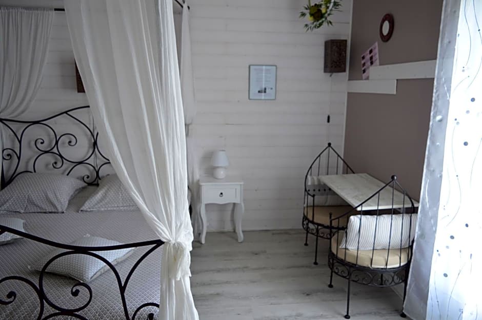 Au Coeur Du Bien Etre, chambre d'hôtes avec piscine chauffée et couverte, SPA, sauna, massages