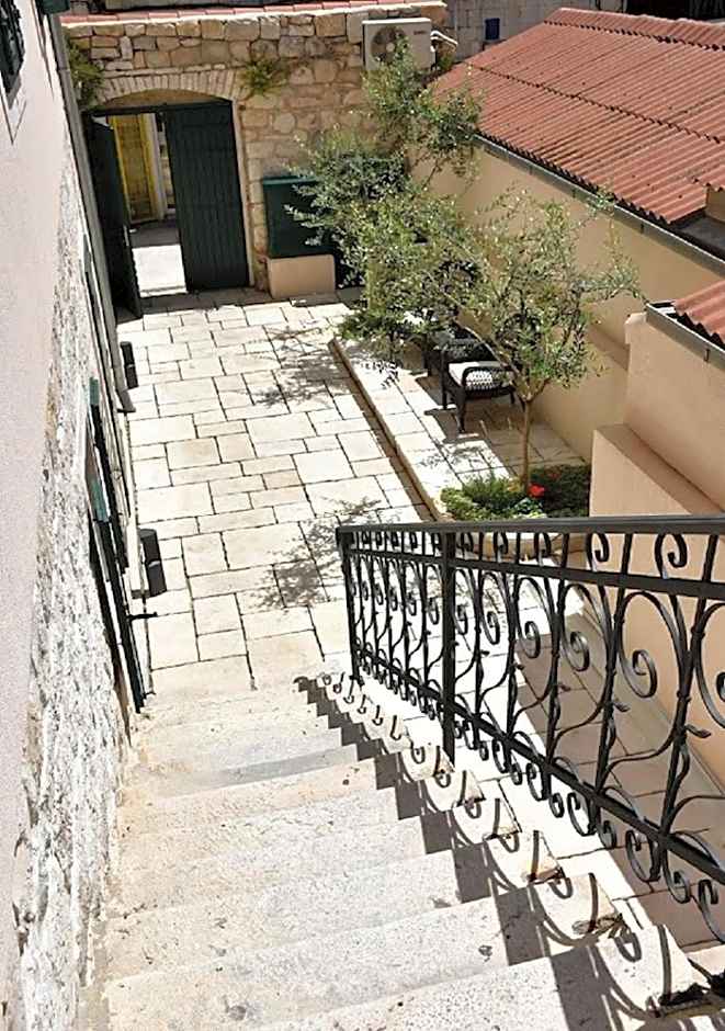 Aspalathos Residence