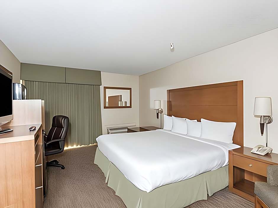 Days Hotel by Wyndham Peoria Glendale Area