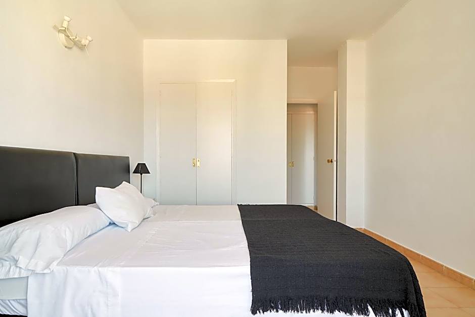 Apartamentos San Antonio Beach