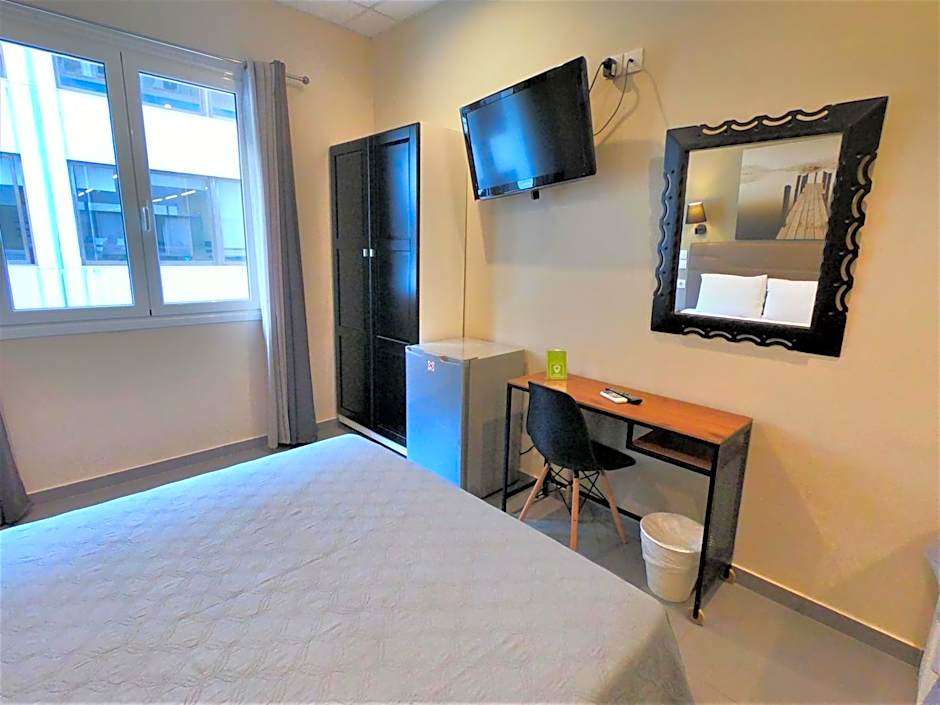 Achillion Hotel Piraeus