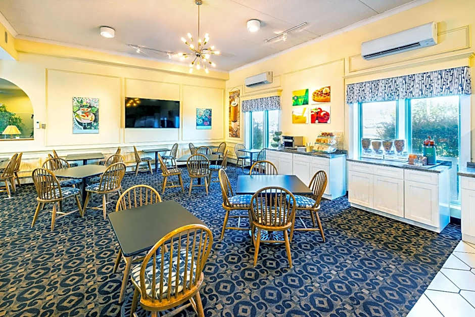 Quality Inn & Suites Garden Of The Gulf