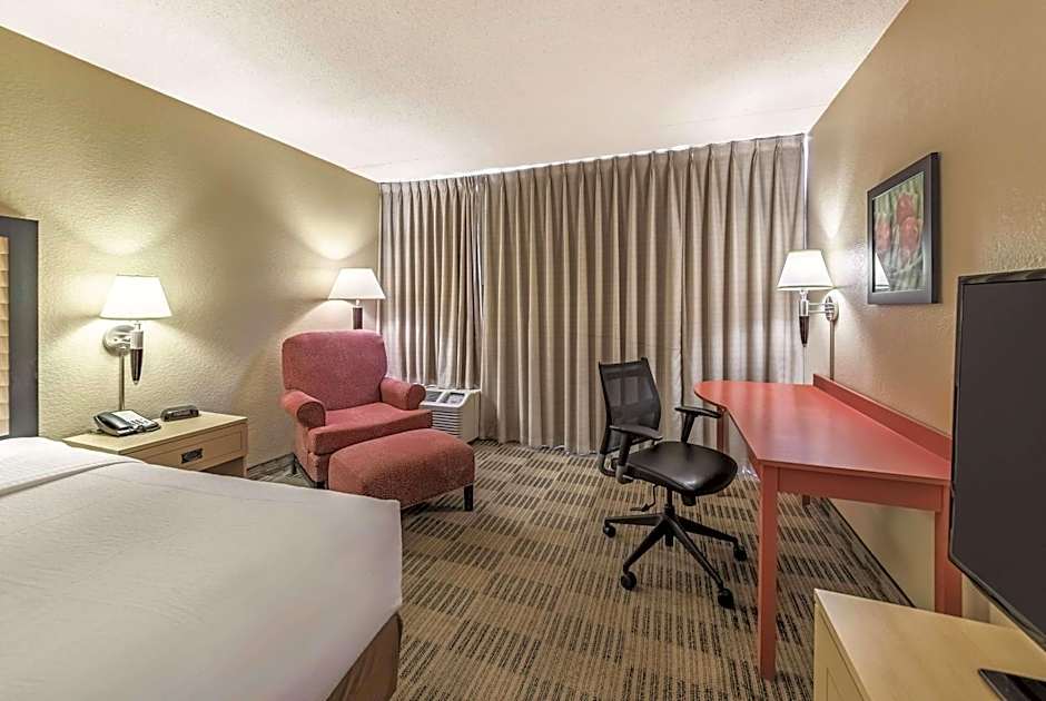 Ramada by Wyndham Fairfield NJ