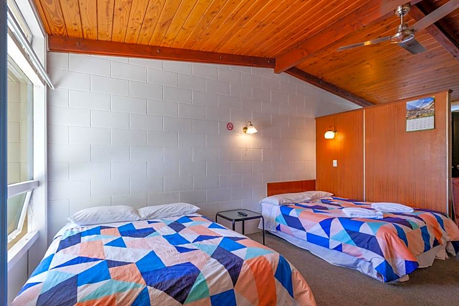Aaryn Court Motel