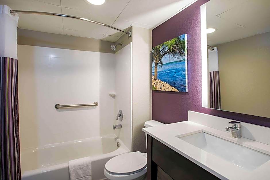 La Quinta Inn & Suites by Wyndham Davenport