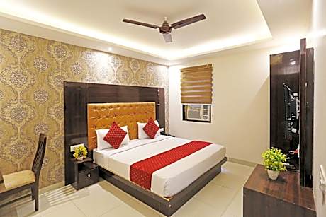 Hotel Iconic Suite - Near Delhi Airport