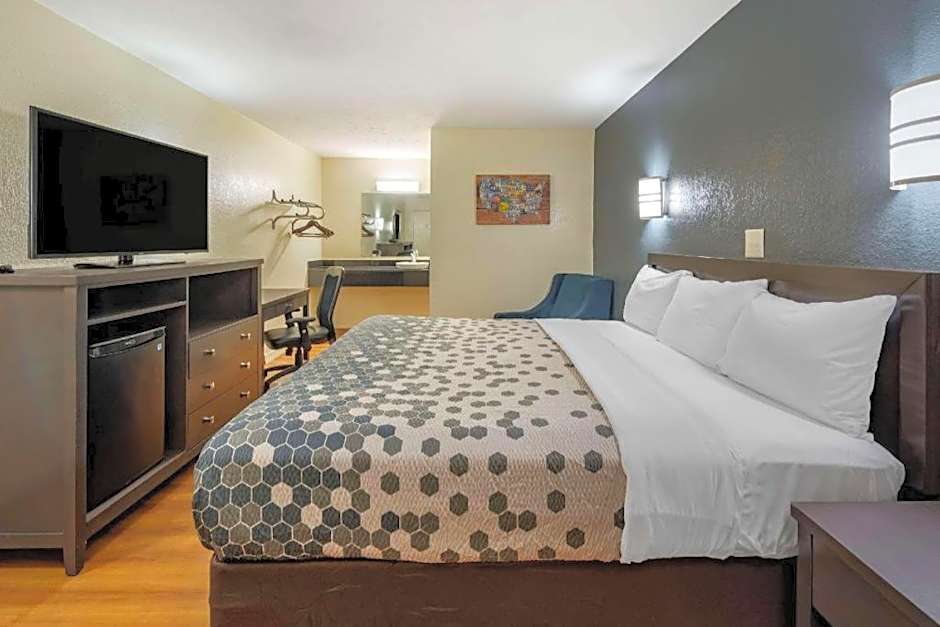 Quality Inn & Suites Columbus West