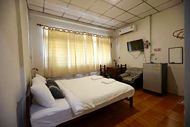 Banana hostel (Don Muang)