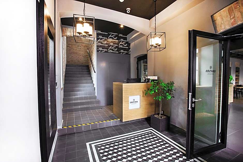 Qbatura Cafe & Hotel