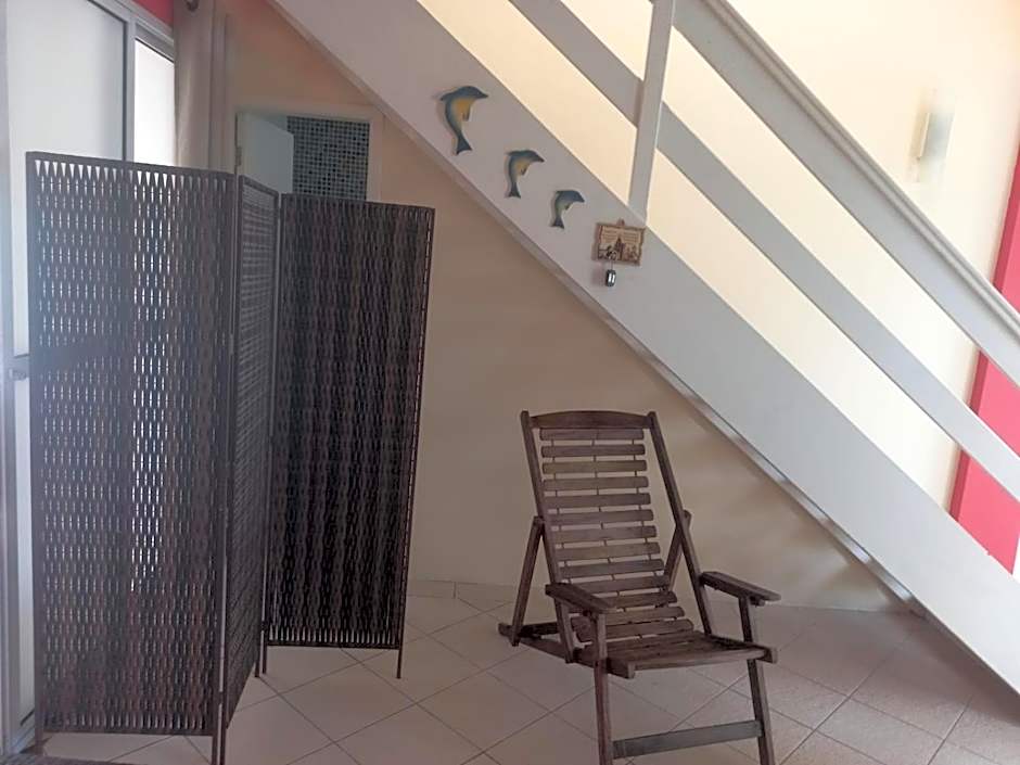 SOBRADO-BERTIOGA-Uso exclusivo para grupos de até 12 pessoas em 1 até 4 suítes