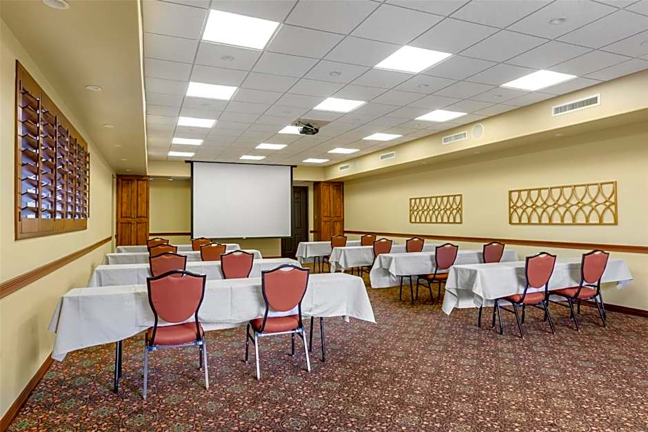 Best Western Plus Arroyo Roble Hotel & Creekside Villas