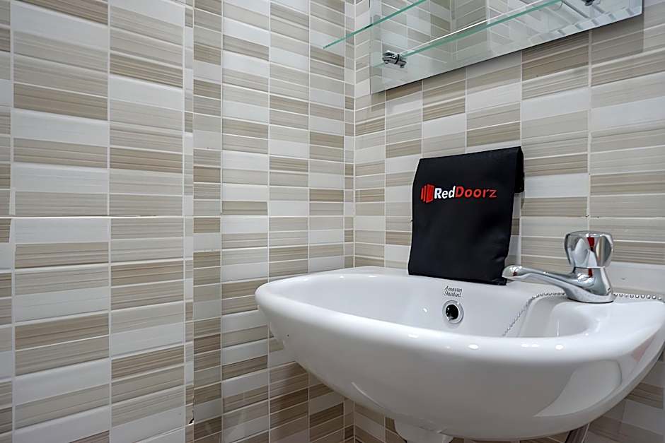 RedDoorz Hostel near Kota Lama Semarang