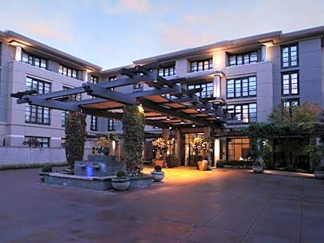 Bellevue Club Hotel