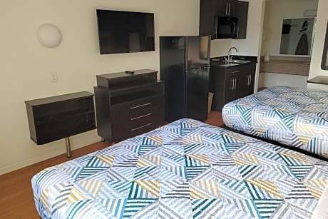 Quadruple Room with Two Queen Beds - Non Smoking