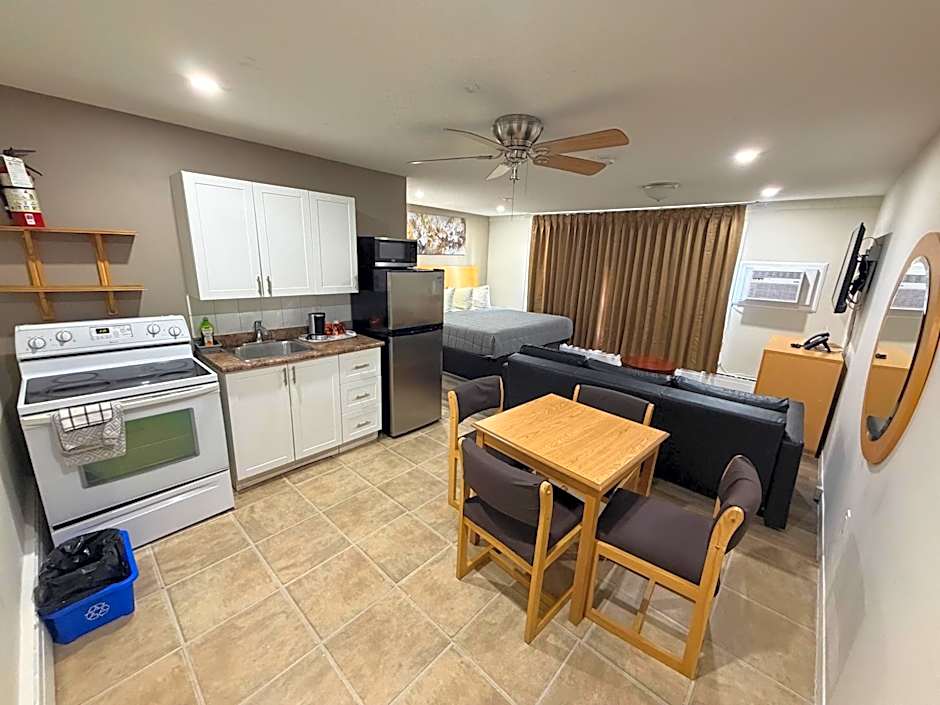 Perth Plaza Inn & Suites