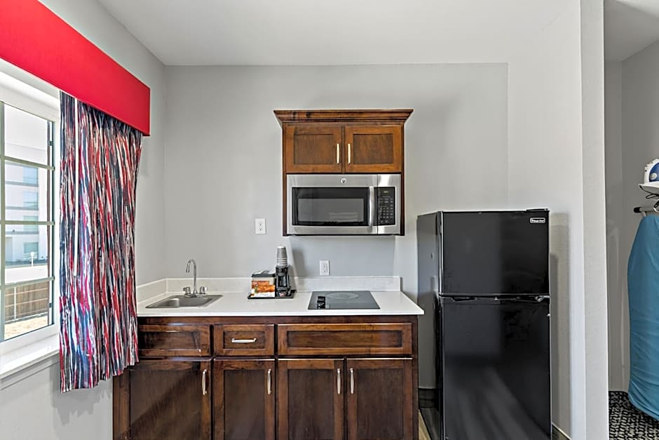 Paris Inn & Suites