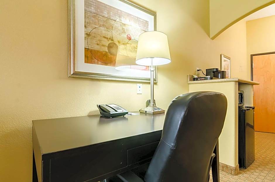 Comfort Suites Salina South