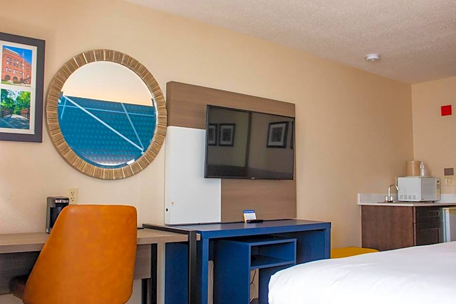 Comfort Inn & Suites Geneva- West Chicago