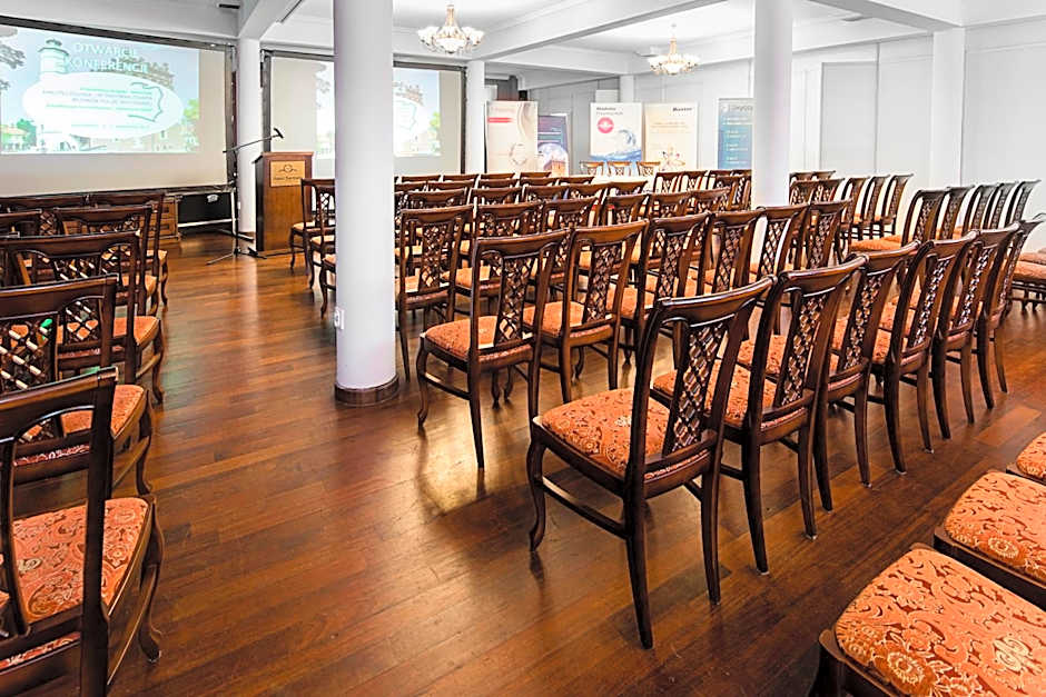 Hotel Sarmata Zespół Dworski