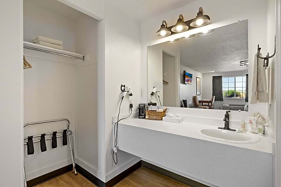 Broken Spur Inn & Steakhouse